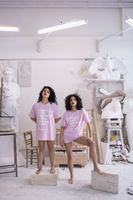 Studiomateriality t-shirt white on pink
