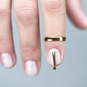 Straight line nail ring