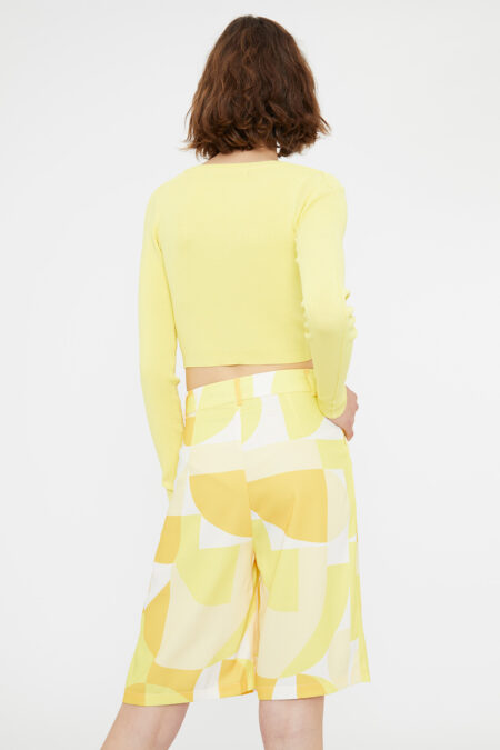 Yellow geometric print wide-leg Bermuda shorts