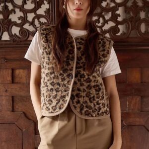 Fur-effect sleeveless jacket